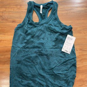 Athleta tank top Women's Size Medium green and black "Momentum Camo" tank